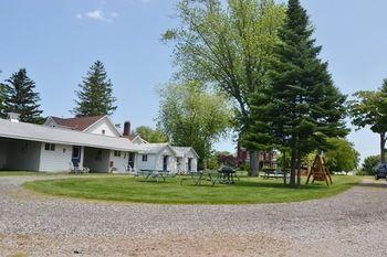 Lucky Horseshoe Cabins Hotel Au Sable Luaran gambar